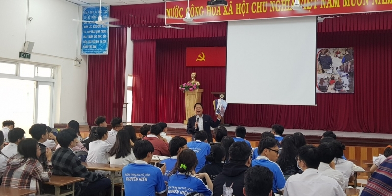 HSU tư vấn hướng nghiệp cho 390 học sinh THPT Nguyễn Hiền 